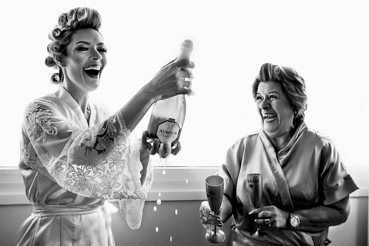 Making of de noiva feita por mariana assiss lounge mariana assis em cubatao casamento catolico em santos na igreja santo antonio do valongo cerimonia classica noiva com matilha de quarto metros 