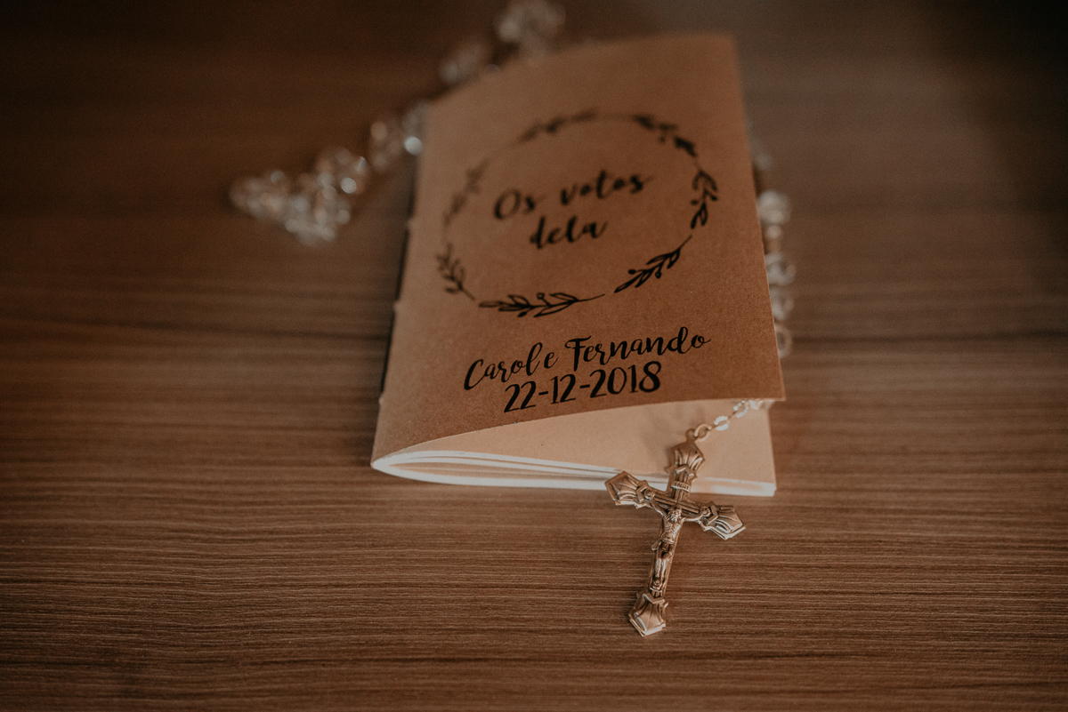 Making of de noiva feita por mariana assiss lounge mariana assis em cubatao casamento catolico em santos na igreja santo antonio do valongo cerimonia classica noiva com matilha de quarto metros 