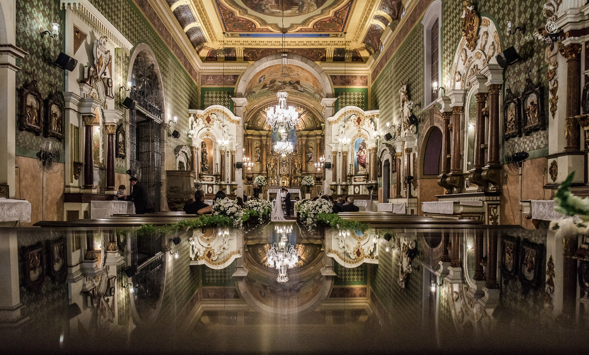 casamento catolico em santos na igreja santo antonio do valongo cerimonia classica noiva com matilha de quarto metros 
