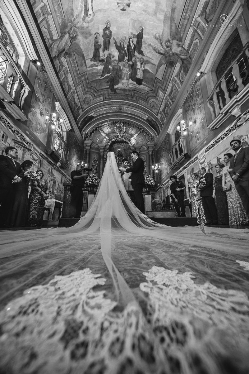 casamento catolico em santos na igreja santo antonio do valongo cerimonia classica noiva com matilha de quarto metros 