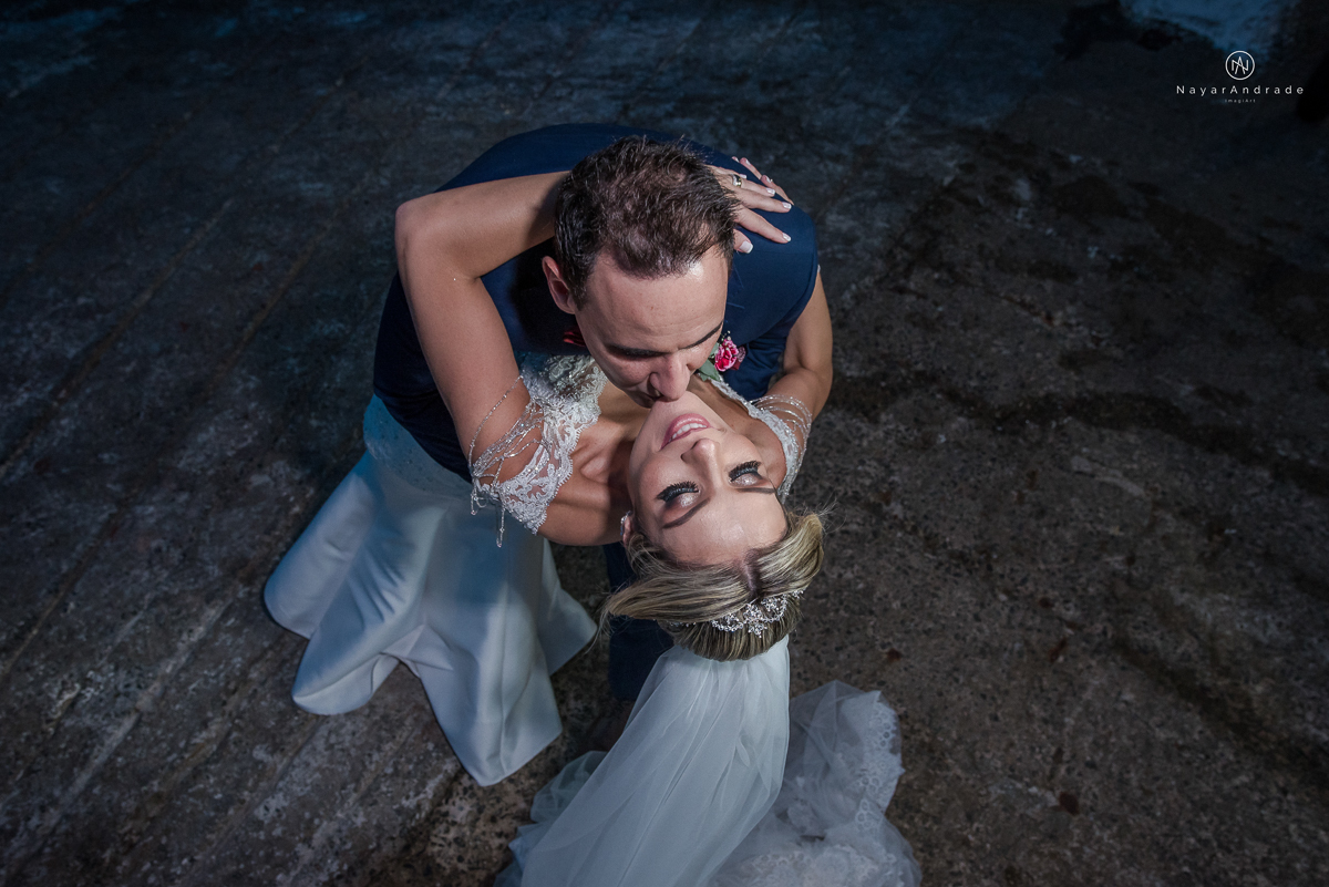casamento catolico em santos na igreja santo antonio do valongo cerimonia classica noiva com matilha de quarto metros 