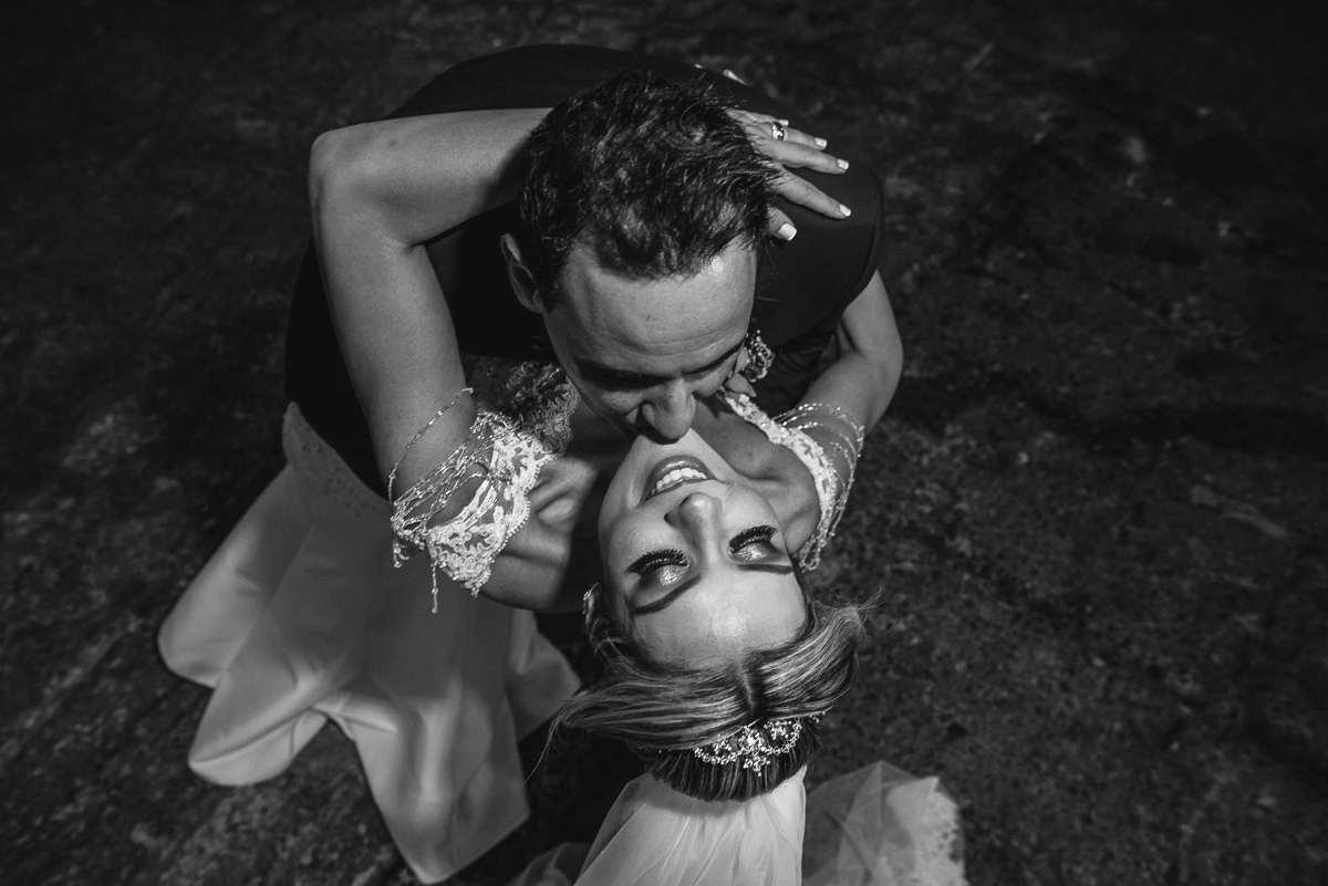 casamento catolico em santos na igreja santo antonio do valongo cerimonia classica noiva com matilha de quarto metros 