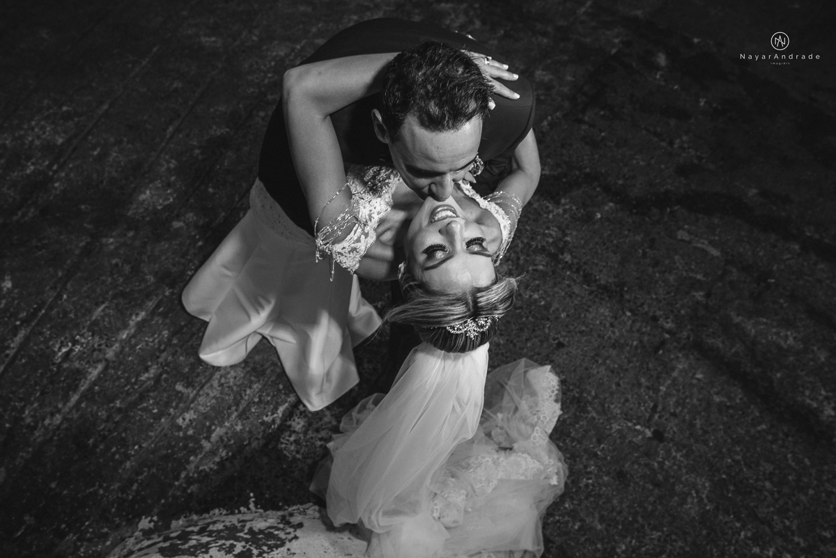 casamento catolico em santos na igreja santo antonio do valongo cerimonia classica noiva com matilha de quarto metros 