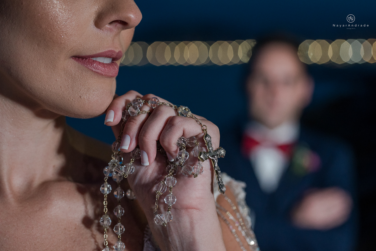 casamento catolico em santos na igreja santo antonio do valongo cerimonia classica noiva com matilha de quarto metros 