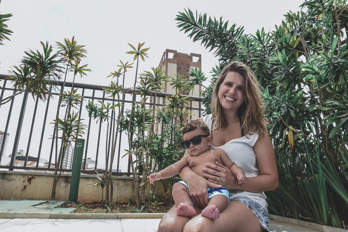 fotos lifestyle de acompanhamento familiar filhos meninos mae e pai mostrando o desenvolvimento natural de uma familia