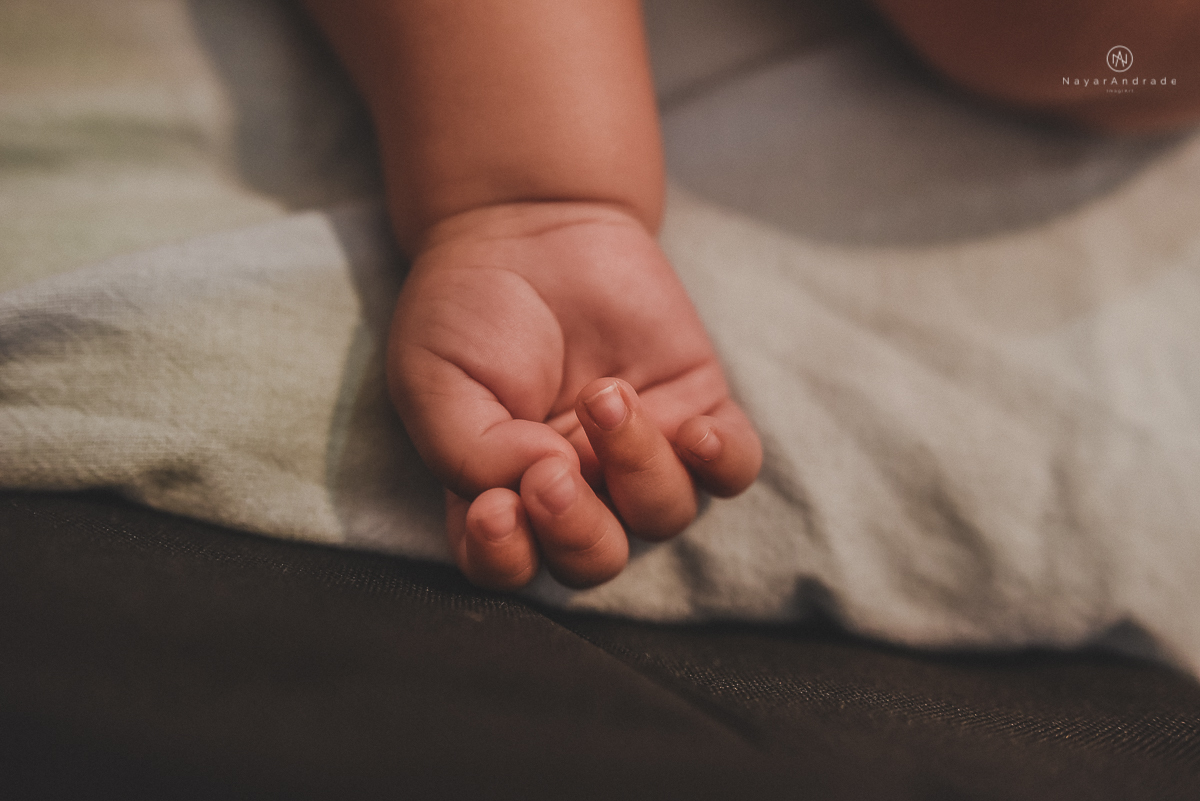 fotos lifestyle de acompanhamento familiar filhos meninos mae e pai mostrando o desenvolvimento natural de uma familia