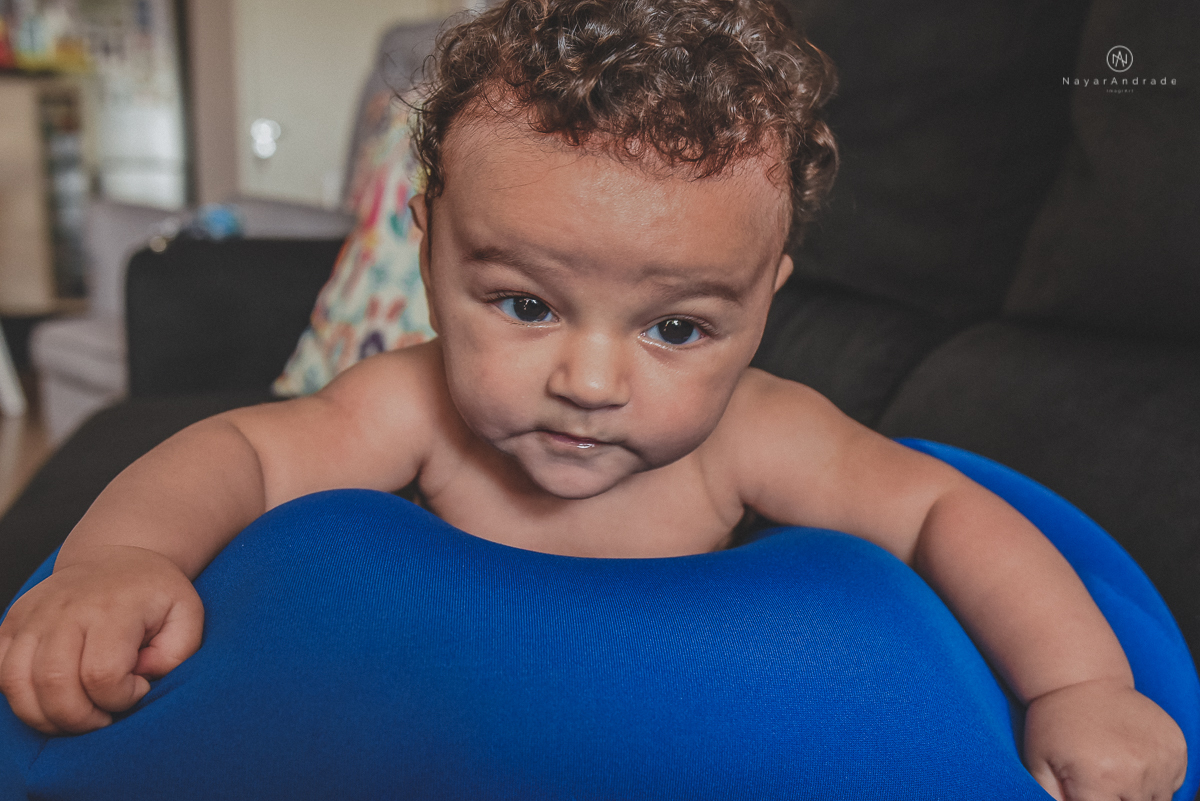 fotos lifestyle de acompanhamento familiar filhos meninos mae e pai mostrando o desenvolvimento natural de uma familia