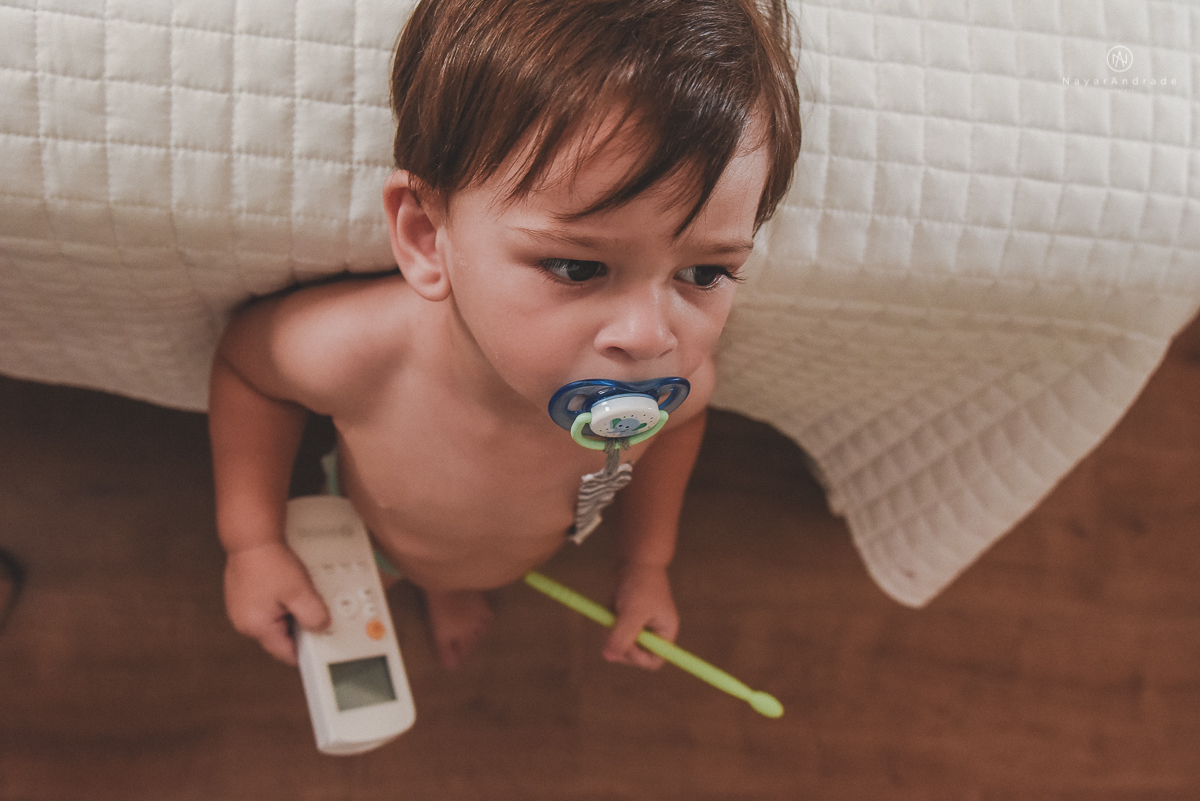 fotos lifestyle de acompanhamento familiar filhos meninos mae e pai mostrando o desenvolvimento natural de uma familia