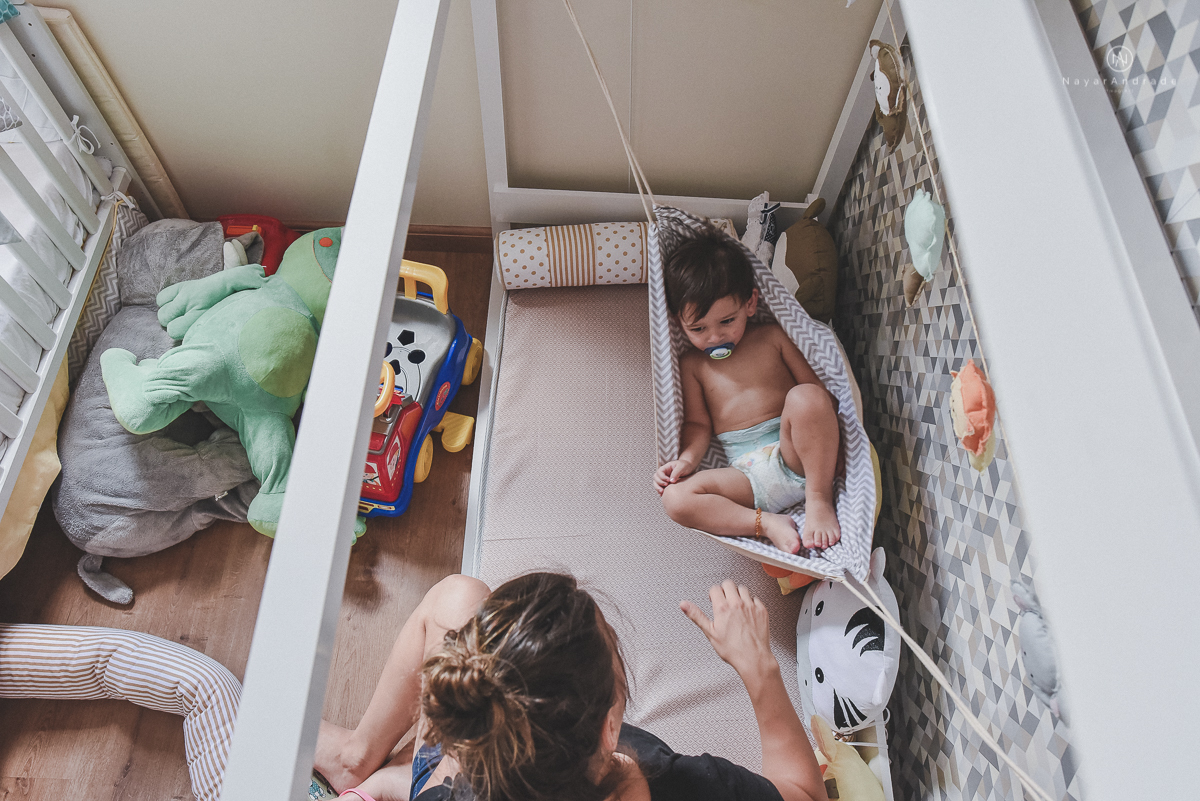 fotos lifestyle de acompanhamento familiar filhos meninos mae e pai mostrando o desenvolvimento natural de uma familia