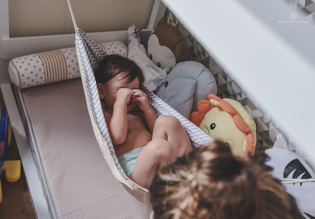 fotos lifestyle de acompanhamento familiar filhos meninos mae e pai mostrando o desenvolvimento natural de uma familia