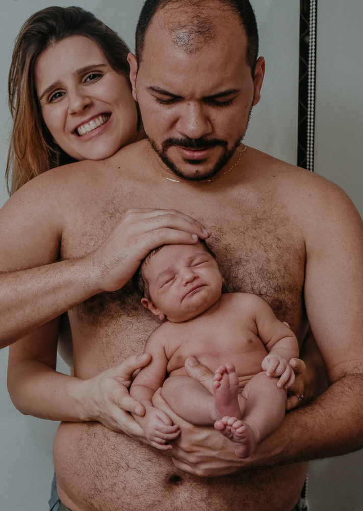 fotos lifestyle de acompanhamento familiar filhos meninos mae e pai mostrando o desenvolvimento natural de uma familia