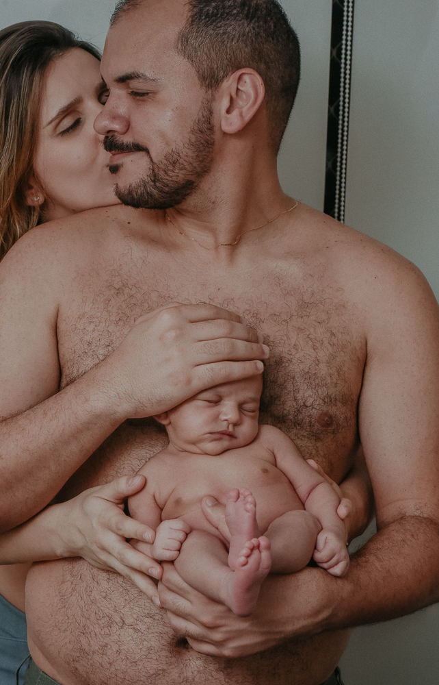 fotos lifestyle de acompanhamento familiar filhos meninos mae e pai mostrando o desenvolvimento natural de uma familia