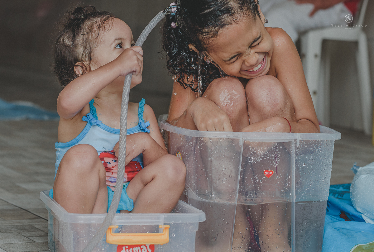 banho de piscina e mangueira na casa da vovo  com direito a espuma e sabao ensaio infantil lifestyle