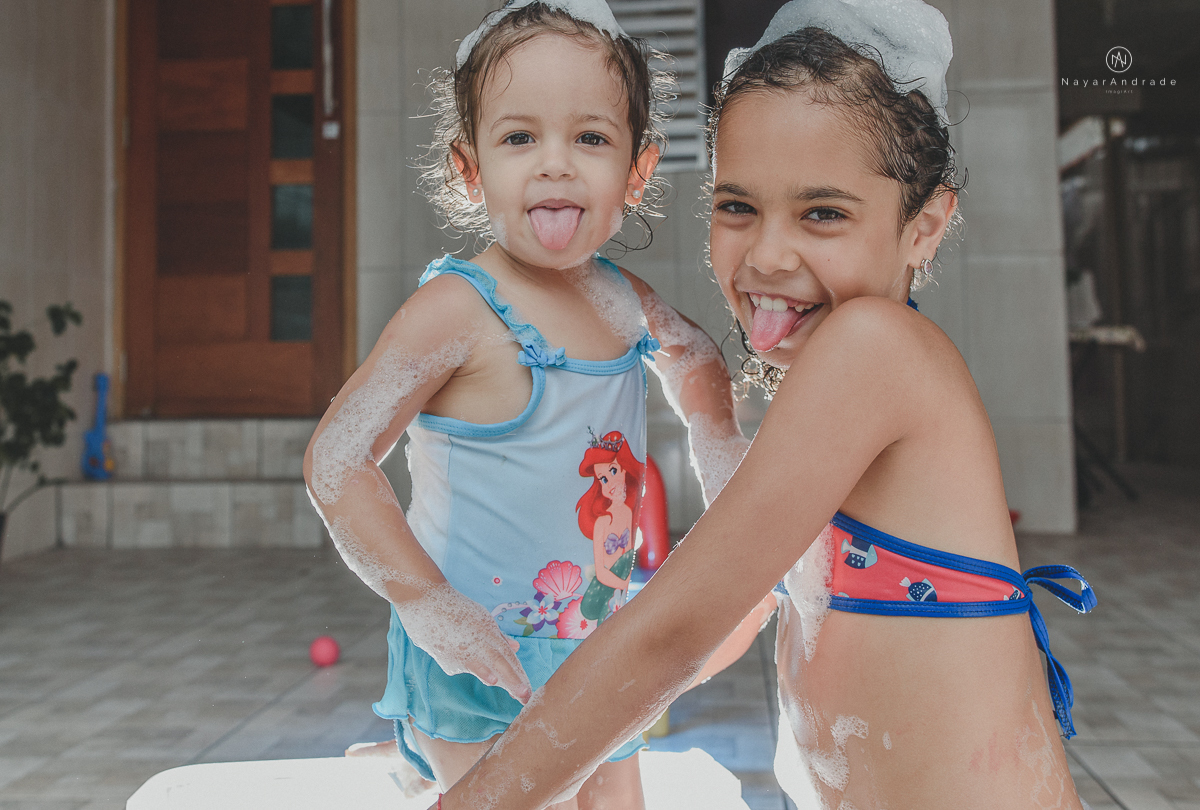 banho de piscina e mangueira na casa da vovo  com direito a espuma e sabao ensaio infantil lifestyle