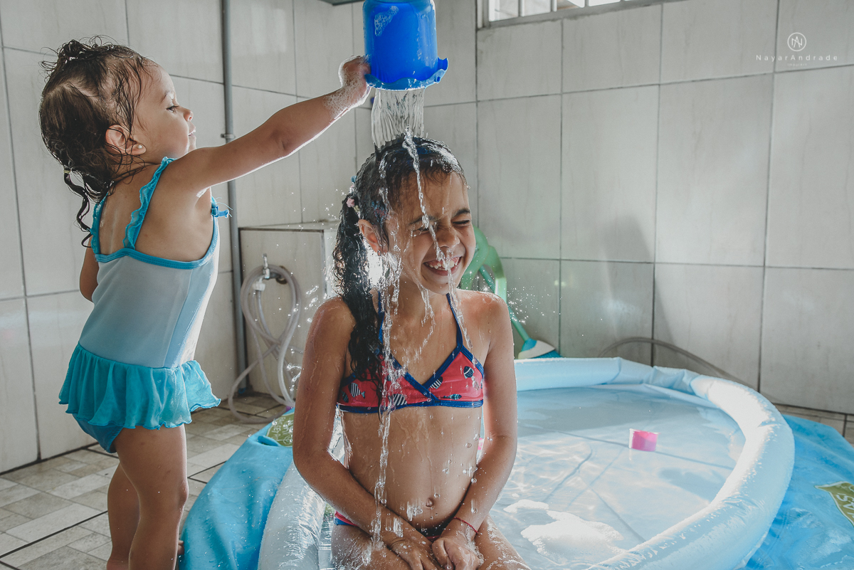banho de piscina e mangueira na casa da vovo  com direito a espuma e sabao ensaio infantil lifestyle