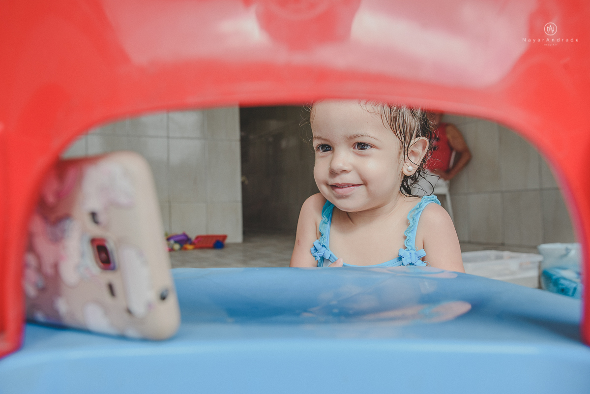 banho de piscina e mangueira na casa da vovo  com direito a espuma e sabao ensaio infantil lifestyle
