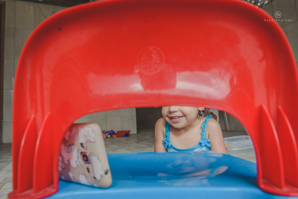 banho de piscina e mangueira na casa da vovo  com direito a espuma e sabao ensaio infantil lifestyle
