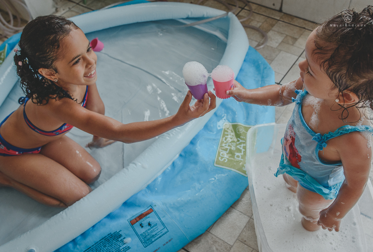 banho de piscina e mangueira na casa da vovo  com direito a espuma e sabao ensaio infantil lifestyle