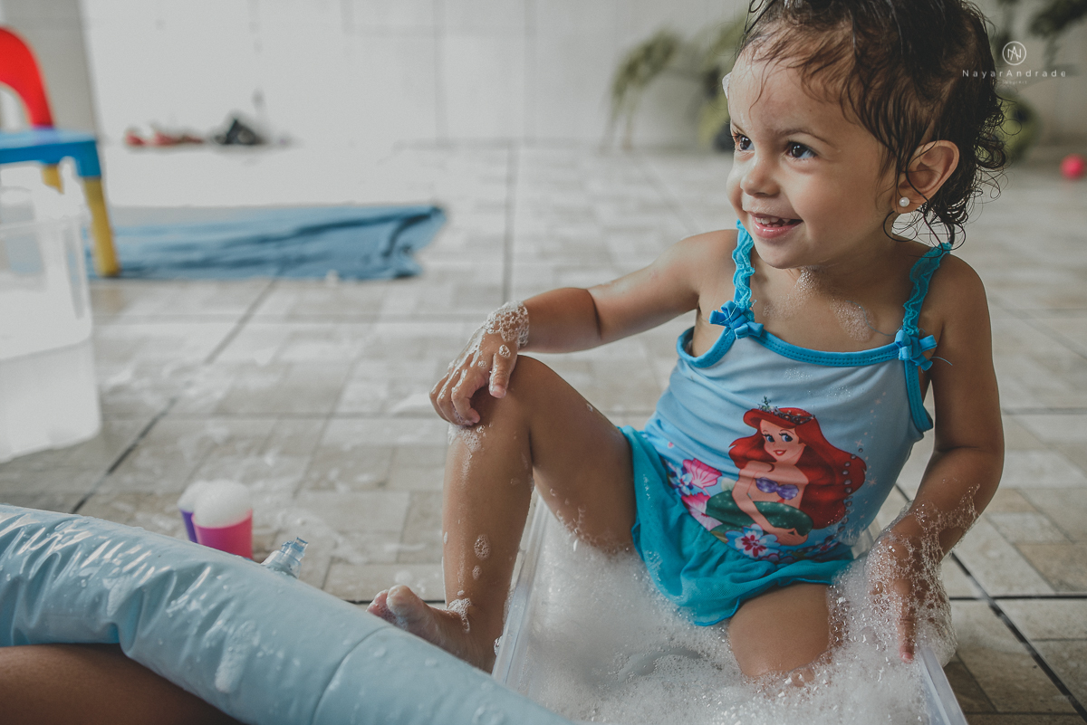 banho de piscina e mangueira na casa da vovo  com direito a espuma e sabao ensaio infantil lifestyle