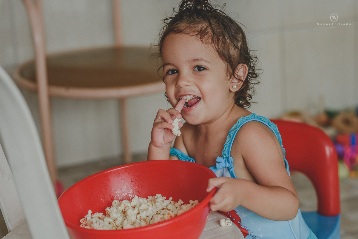 banho de piscina e mangueira na casa da vovo  com direito a espuma e sabao ensaio infantil lifestyle