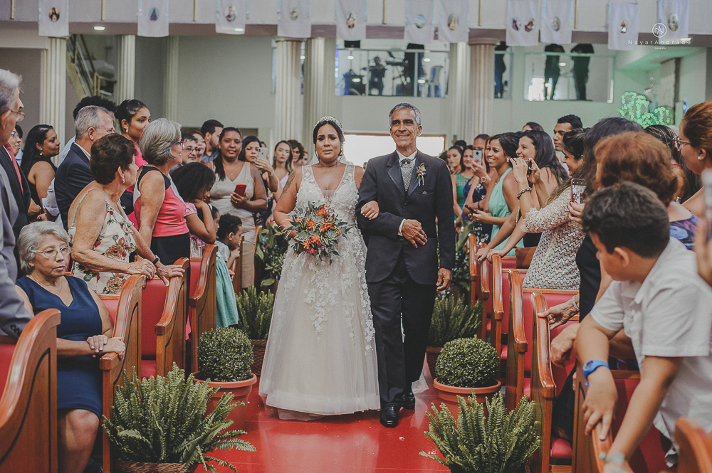 decoraçao rustica tropical com flores oloridas casamento noturno