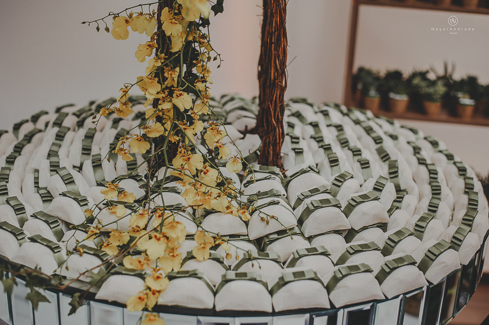 decoraçao rustica tropical com flores oloridas casamento noturno