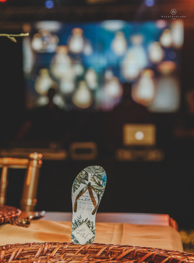 decoraçao rustica tropical com flores oloridas casamento noturno