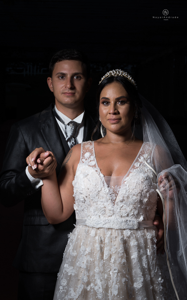 decoraçao rustica tropical com flores oloridas casamento noturno