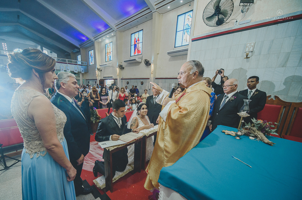 decoraçao rustica tropical com flores oloridas casamento noturno