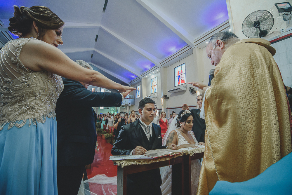 decoraçao rustica tropical com flores oloridas casamento noturno