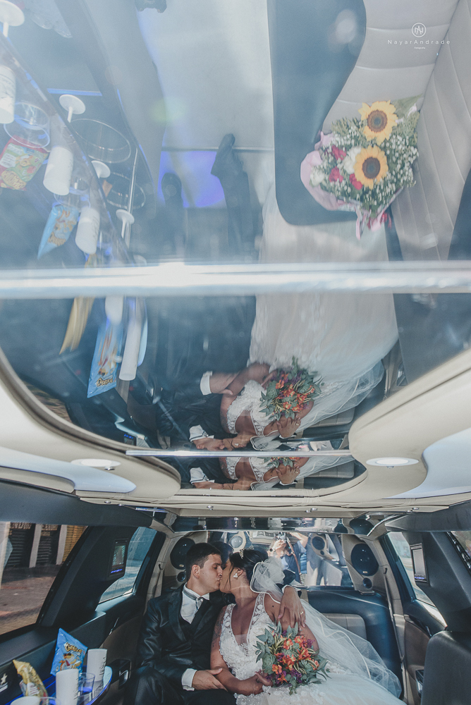 decoraçao rustica tropical com flores oloridas casamento noturno