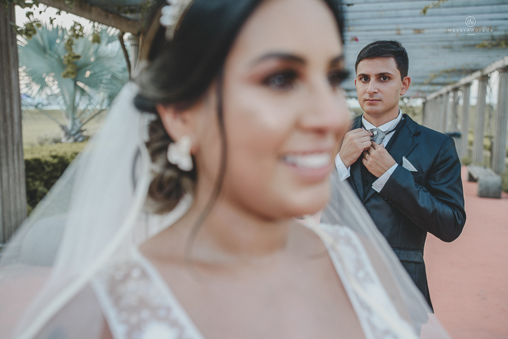 decoraçao rustica tropical com flores oloridas casamento noturno