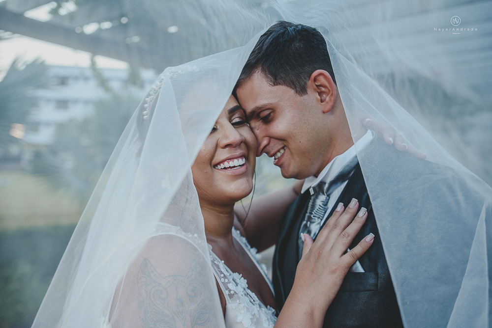 decoraçao rustica tropical com flores oloridas casamento noturno
