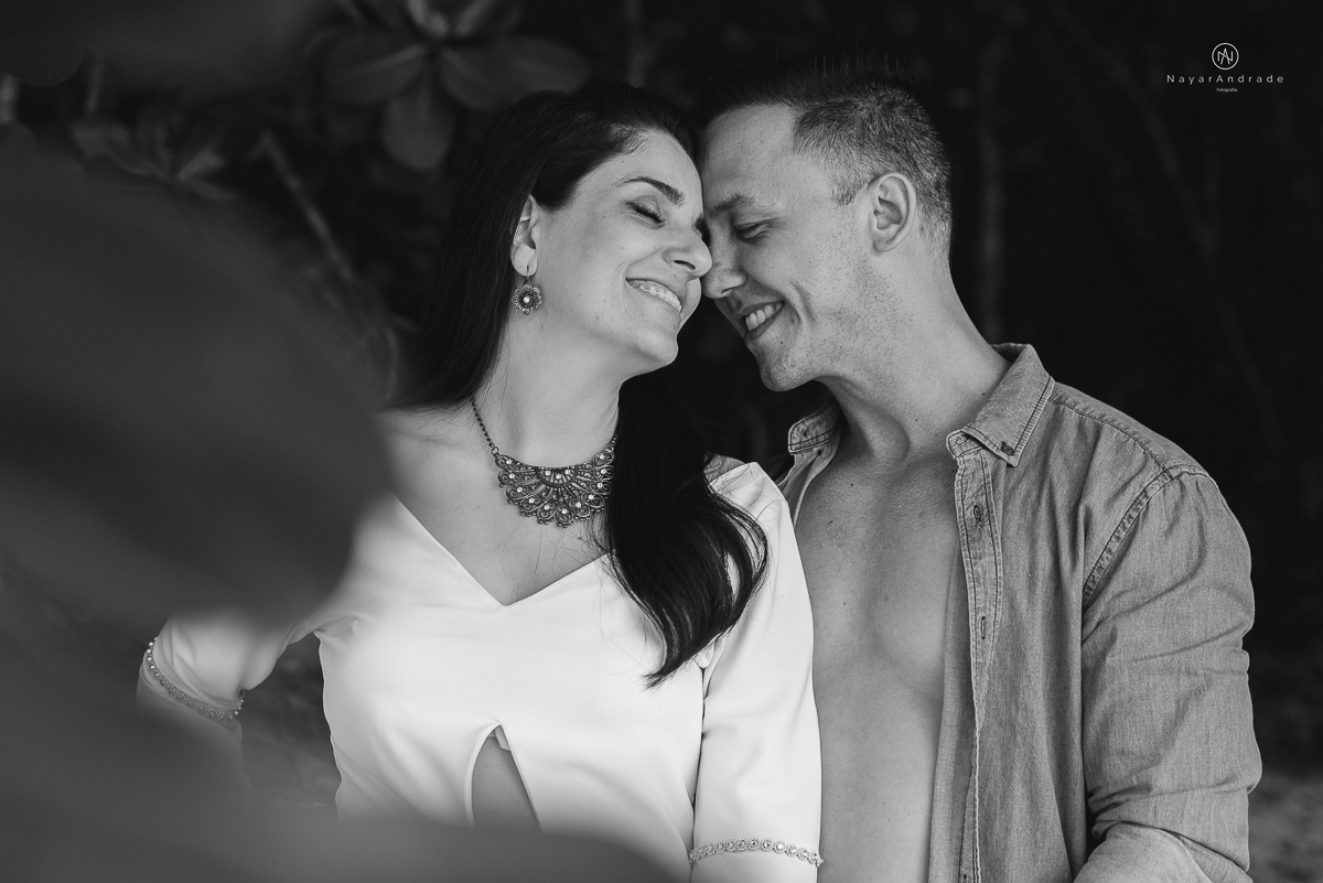 ensaio na praia do guaruja com por do sol lindo barraca barco ceu azul casal apaixonado ensaio incrivel feito pela fotografa nayara andrade menina nay