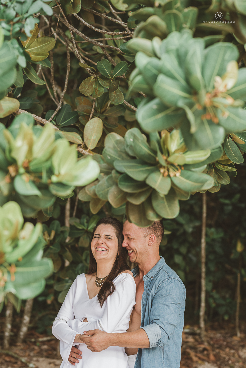 ensaio na praia do guaruja com por do sol lindo barraca barco ceu azul casal apaixonado ensaio incrivel feito pela fotografa nayara andrade menina nay
