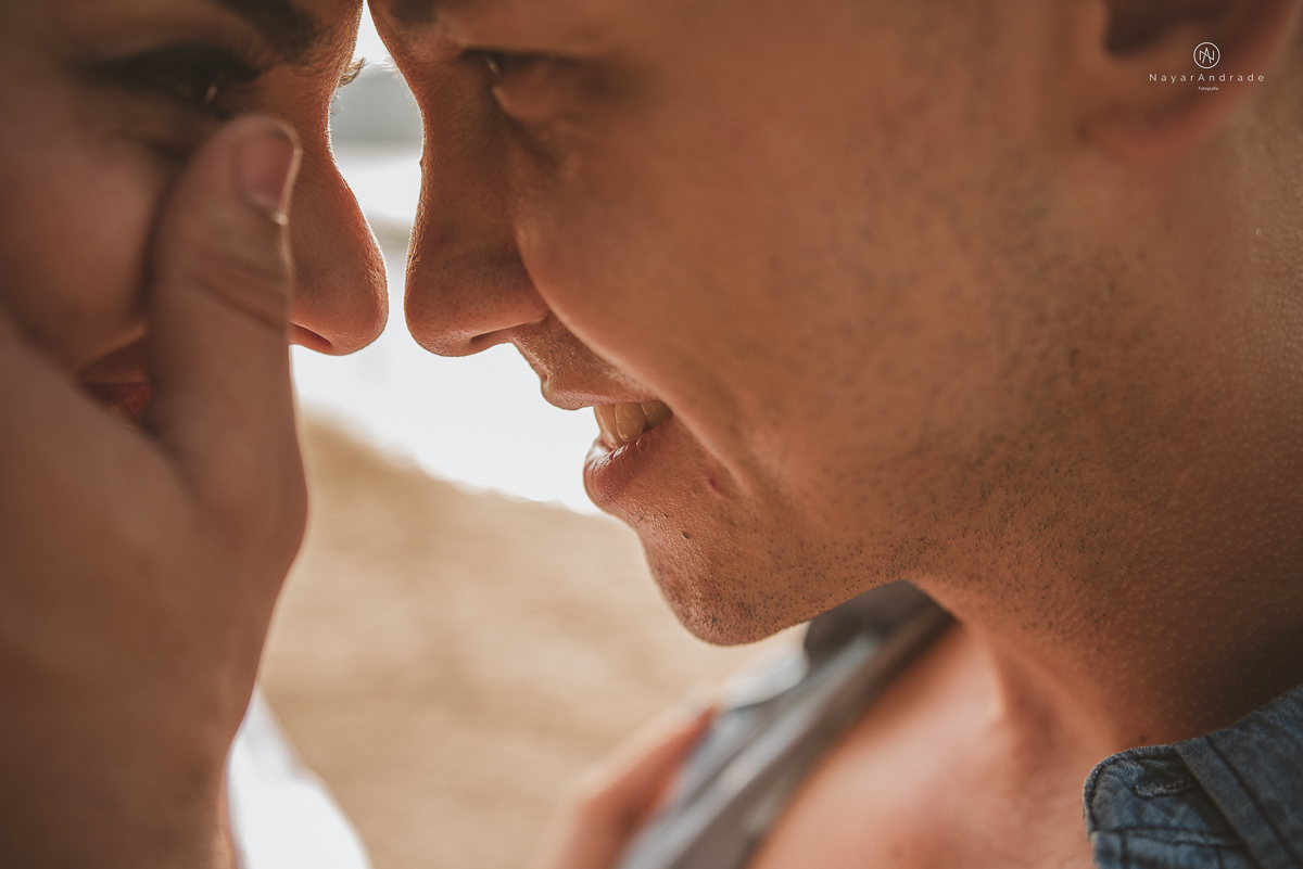 ensaio na praia do guaruja com por do sol lindo barraca barco ceu azul casal apaixonado ensaio incrivel feito pela fotografa nayara andrade menina nay