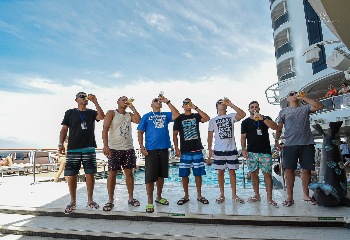 casamento no navio msc seaview noivo bombeiro usando farda fotografia feita pela fotografa nayara andrade de santos festa no navio de casamento