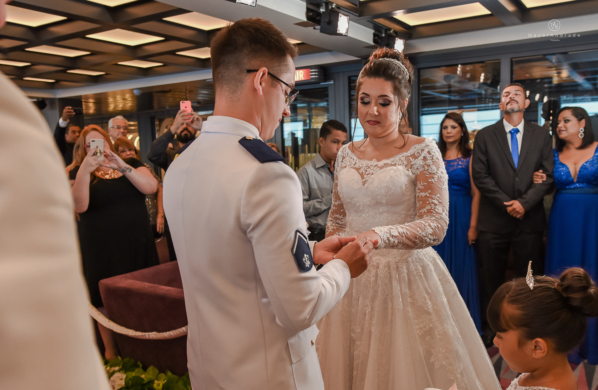 casamento no navio msc seaview noivo bombeiro usando farda fotografia feita pela fotografa nayara andrade de santos festa no navio de casamento