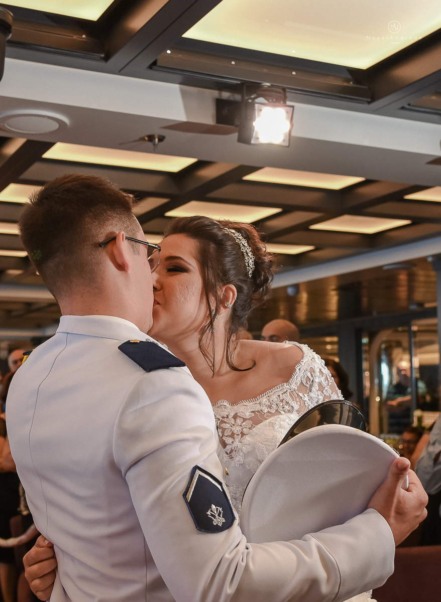 casamento no navio msc seaview noivo bombeiro usando farda fotografia feita pela fotografa nayara andrade de santos festa no navio de casamento