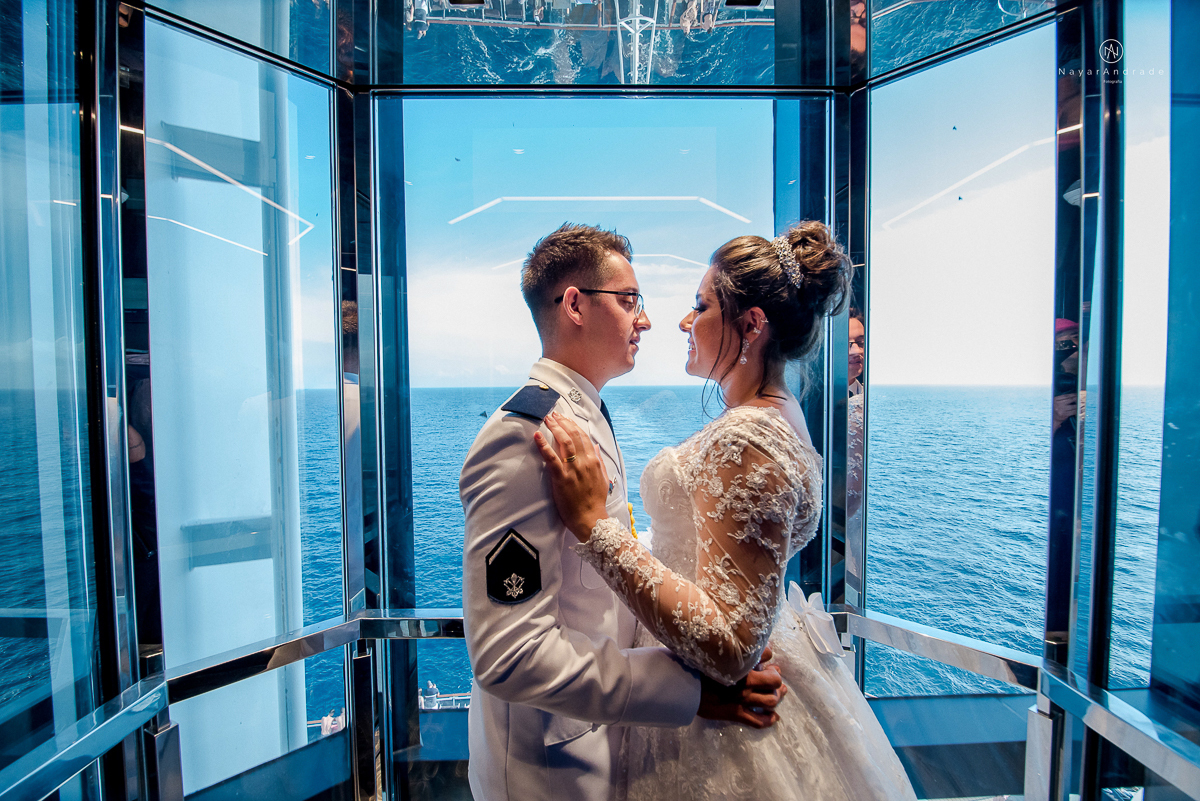 casamento no navio msc seaview noivo bombeiro usando farda fotografia feita pela fotografa nayara andrade de santos festa no navio de casamento