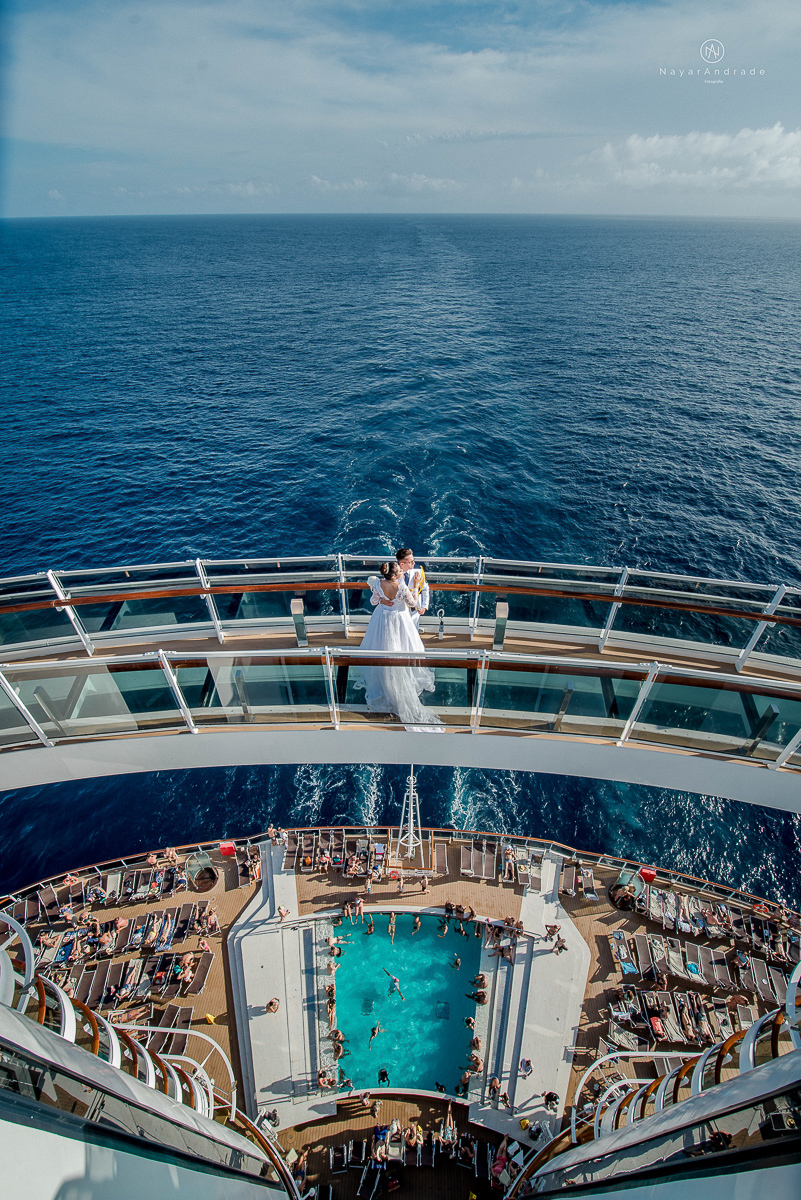 casamento no navio msc seaview noivo bombeiro usando farda fotografia feita pela fotografa nayara andrade de santos festa no navio de casamento