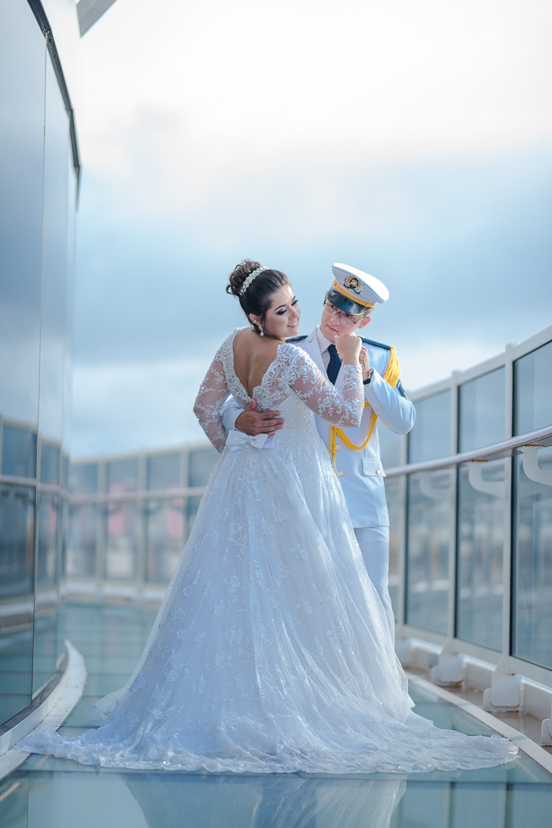 casamento no navio msc seaview noivo bombeiro usando farda fotografia feita pela fotografa nayara andrade de santos festa no navio de casamento