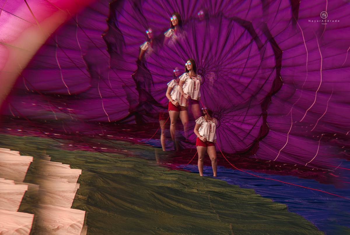 ensaio fotografico teen session debutante no parque andando a cavalos e voando de balao colorido no interior de sao paulo