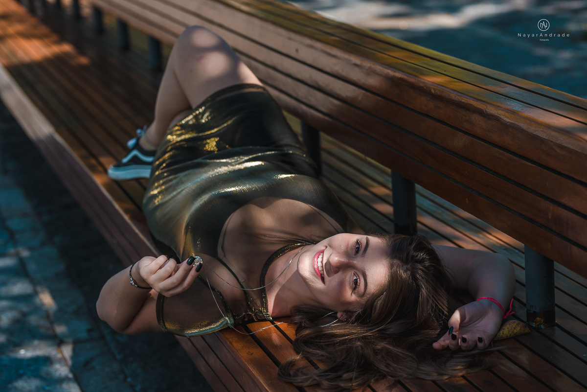 ensaio fotografico teen session debutante no parque andando a cavalos e voando de balao colorido no interior de sao paulo