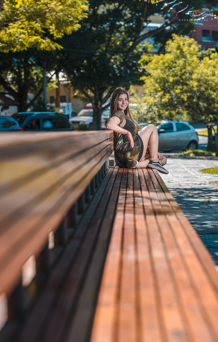 ensaio fotografico teen session debutante no parque andando a cavalos e voando de balao colorido no interior de sao paulo