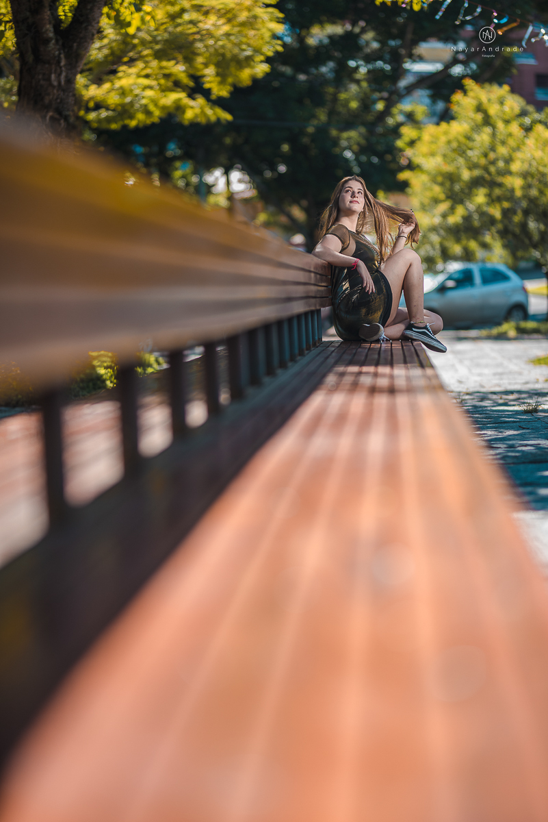 ensaio fotografico teen session debutante no parque andando a cavalos e voando de balao colorido no interior de sao paulo