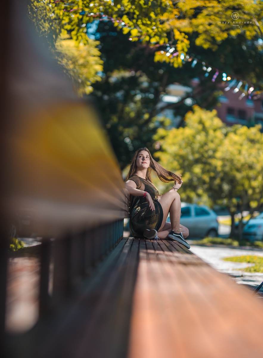 ensaio fotografico teen session debutante no parque andando a cavalos e voando de balao colorido no interior de sao paulo