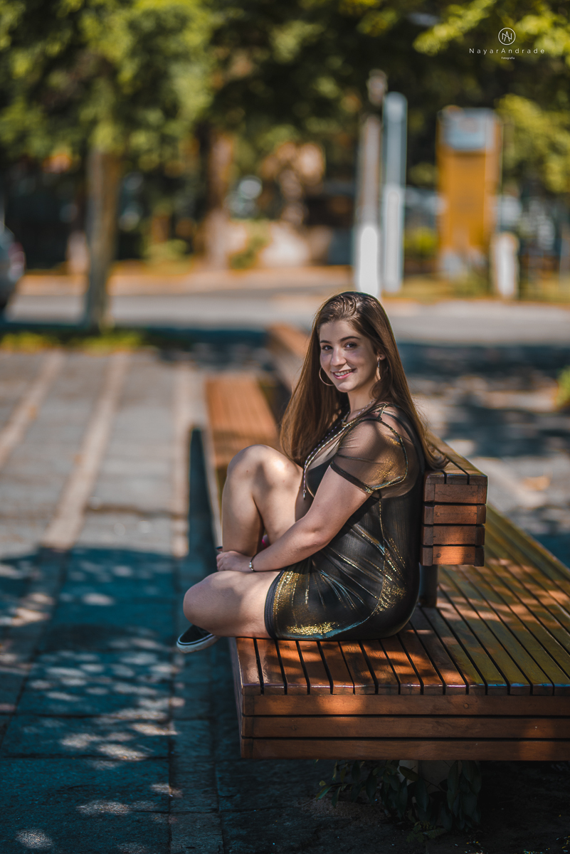 ensaio fotografico teen session debutante no parque andando a cavalos e voando de balao colorido no interior de sao paulo