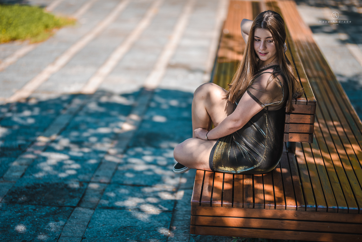 ensaio fotografico teen session debutante no parque andando a cavalos e voando de balao colorido no interior de sao paulo