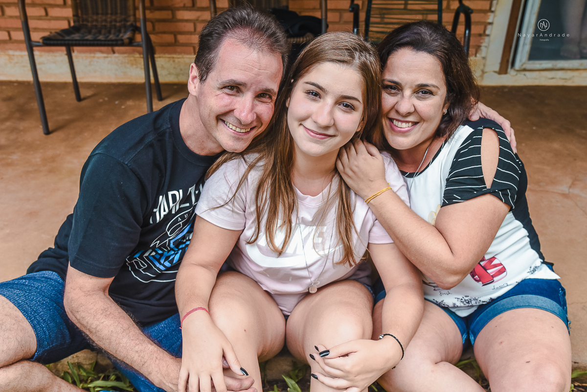 ensaio fotografico teen session debutante no parque andando a cavalos e voando de balao colorido no interior de sao paulo